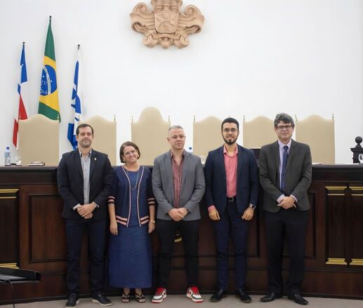 Mesa diretora da solenidade na Reitoria da UFBA.
