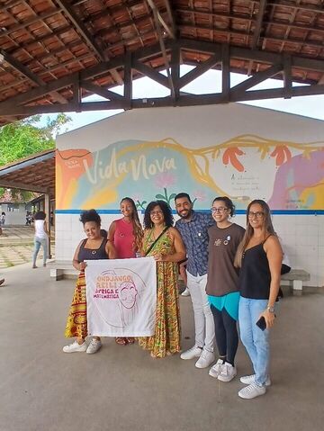 Profa . Simone Moraes e equipe da Escola Municipal de Vida Nova (Lauro de Freitas) durante a realização das Oficinas Ananse.